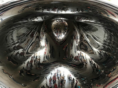 Cloud Gate von unten