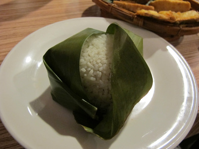 Reis im Bananenblatt