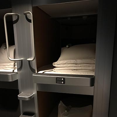 Zum Abschluss in die Kapsel in Osaka