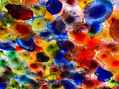 Blumen aus Glas an der Decke im Bellagio