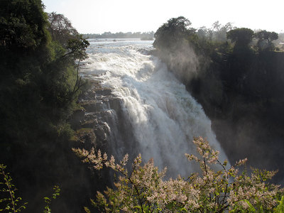 An den Victoria Wasserfällen