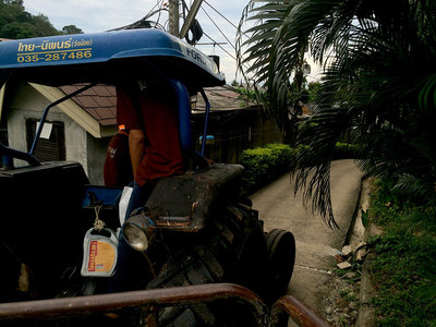 Mit dem Traktor zum Pier