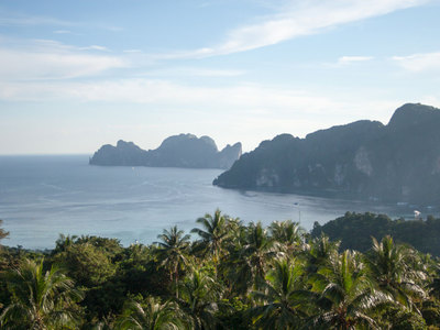 Koh Phi Phi Lee im Hintergrund
